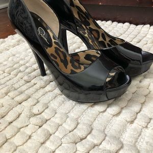 Black platform Pumps